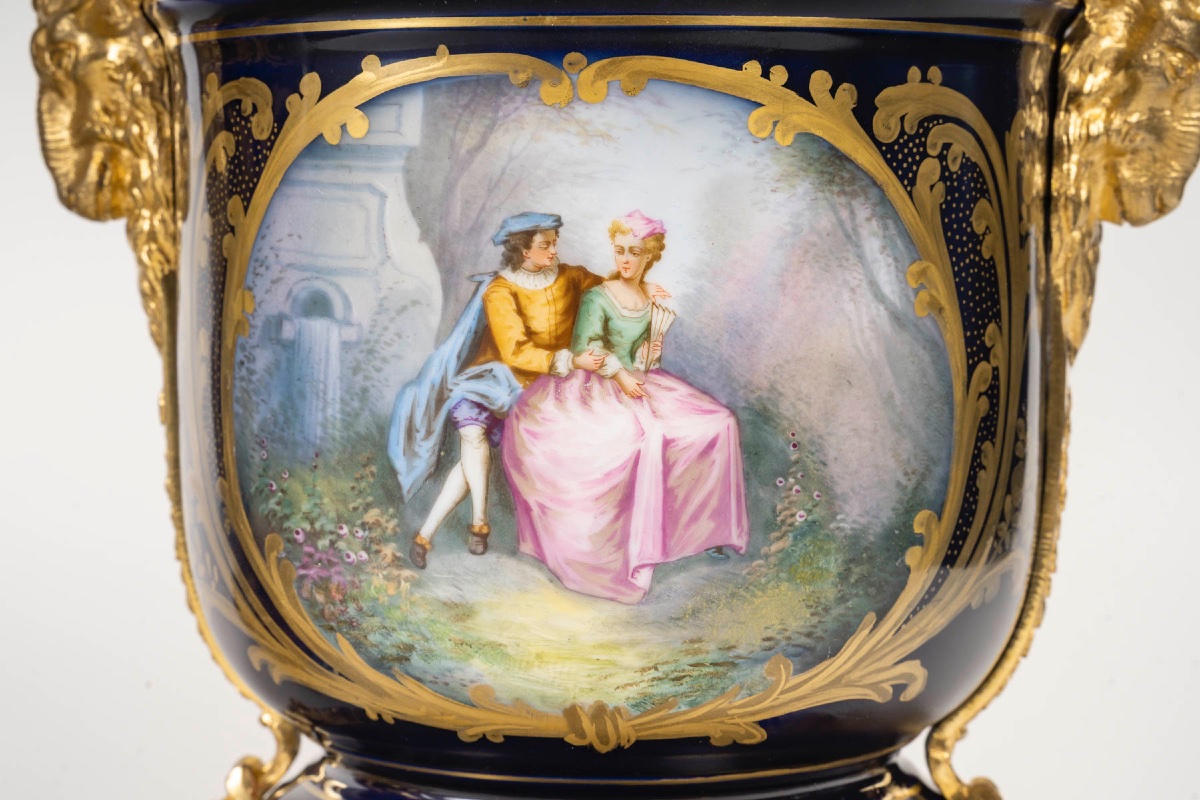 A Pair Of Porcelain Plant Pots, Late 19th Century -photo-3