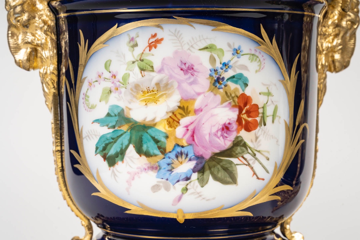 A Pair Of Porcelain Plant Pots, Late 19th Century -photo-5