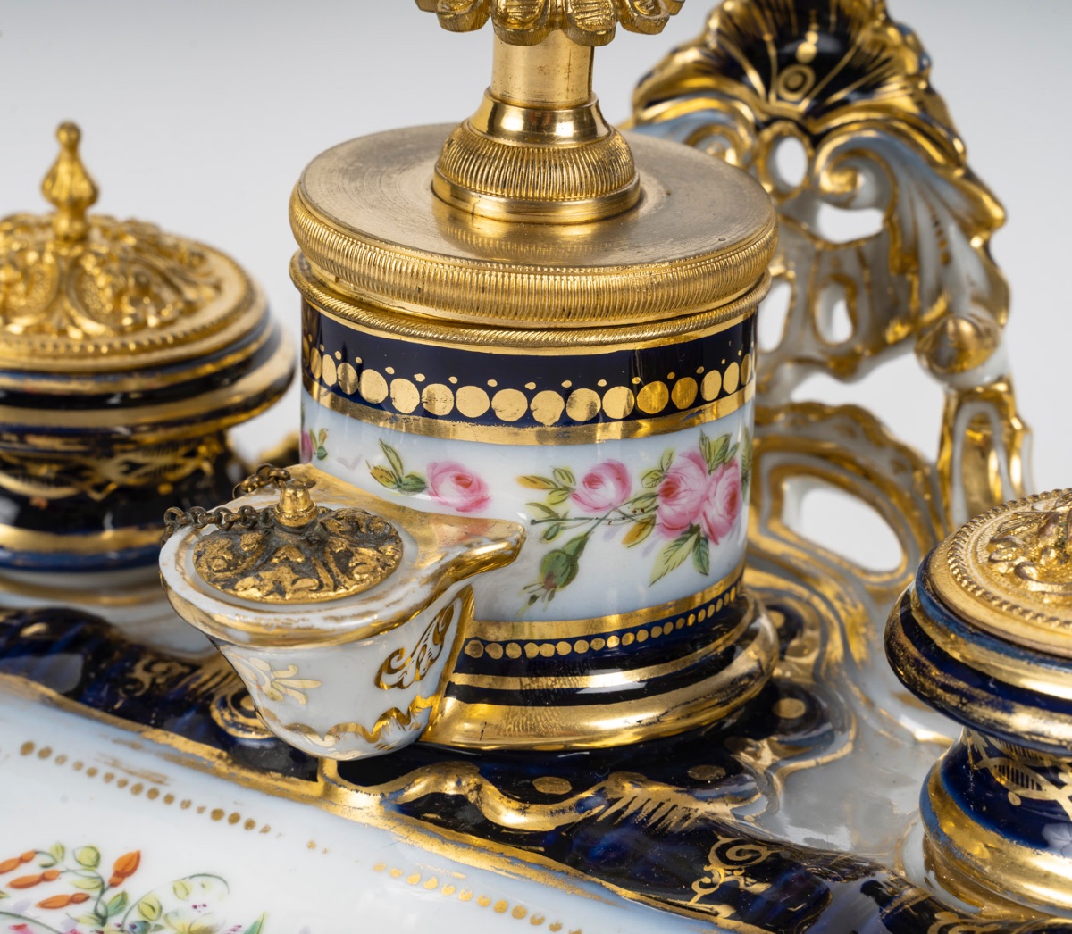 A Porcelain And Gilt Bronze Inkwell, Late 19th Century -photo-3