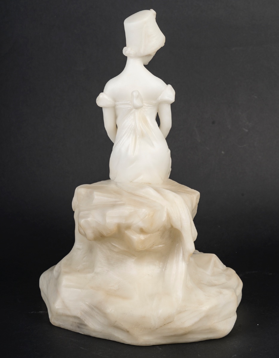 An Alabaster Sculpture, 20th Century -photo-4