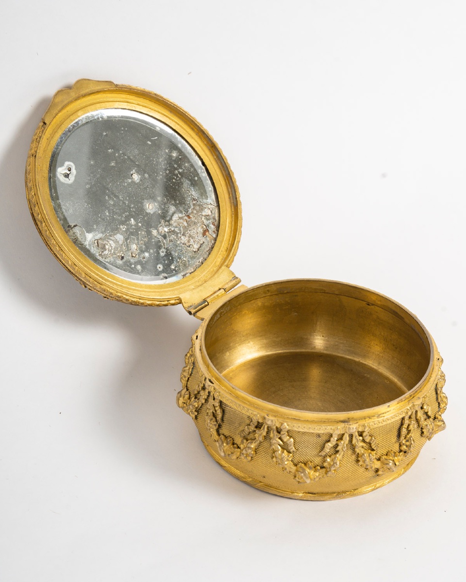 Un coffret  à bijoux - poudrier  en bronze et plaque en émail de Limoges, début XXème siècle -photo-3