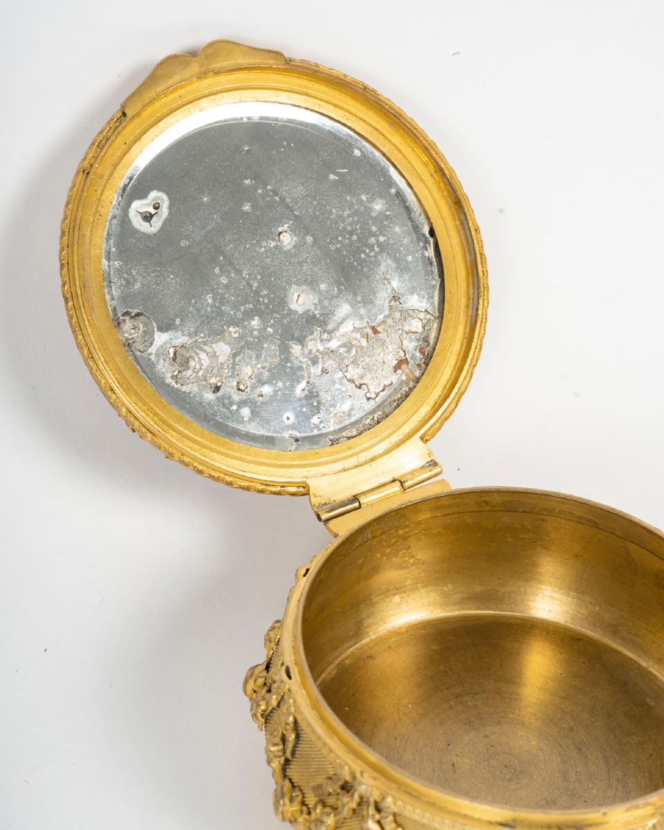 Un coffret  à bijoux - poudrier  en bronze et plaque en émail de Limoges, début XXème siècle -photo-5