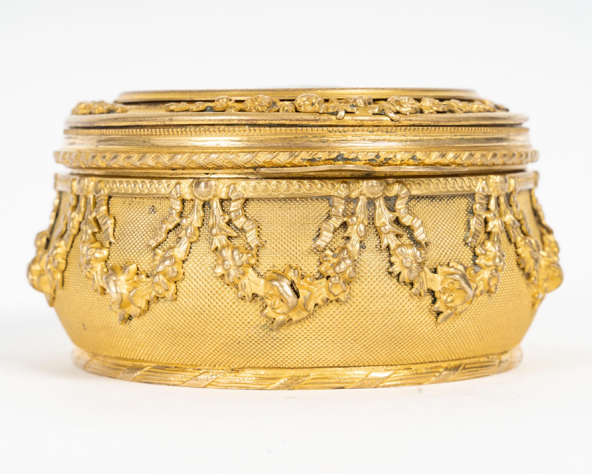 Un coffret  à bijoux - poudrier  en bronze et plaque en émail de Limoges, début XXème siècle -photo-8