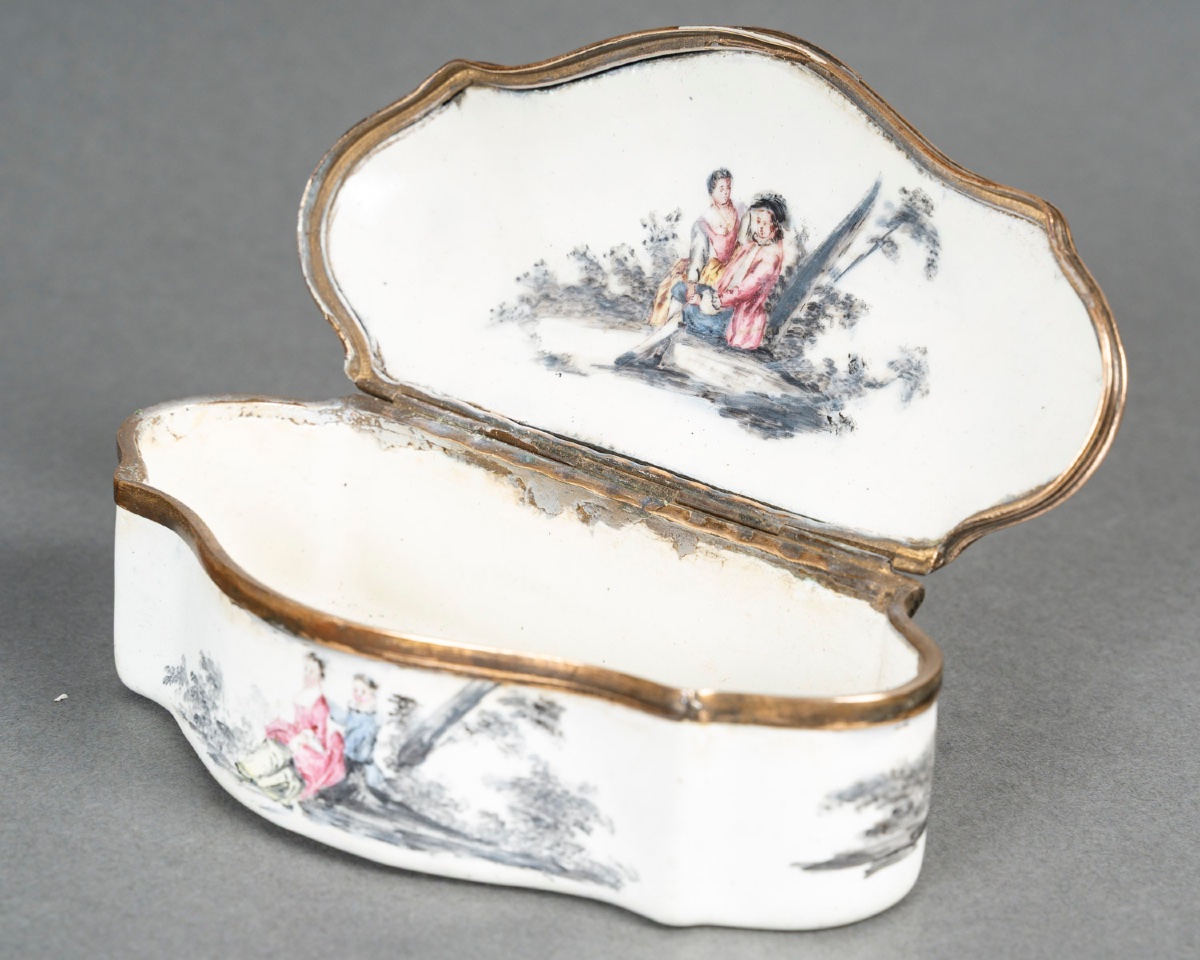 An Enamel Jewelry Box, Late 19th Century -photo-5