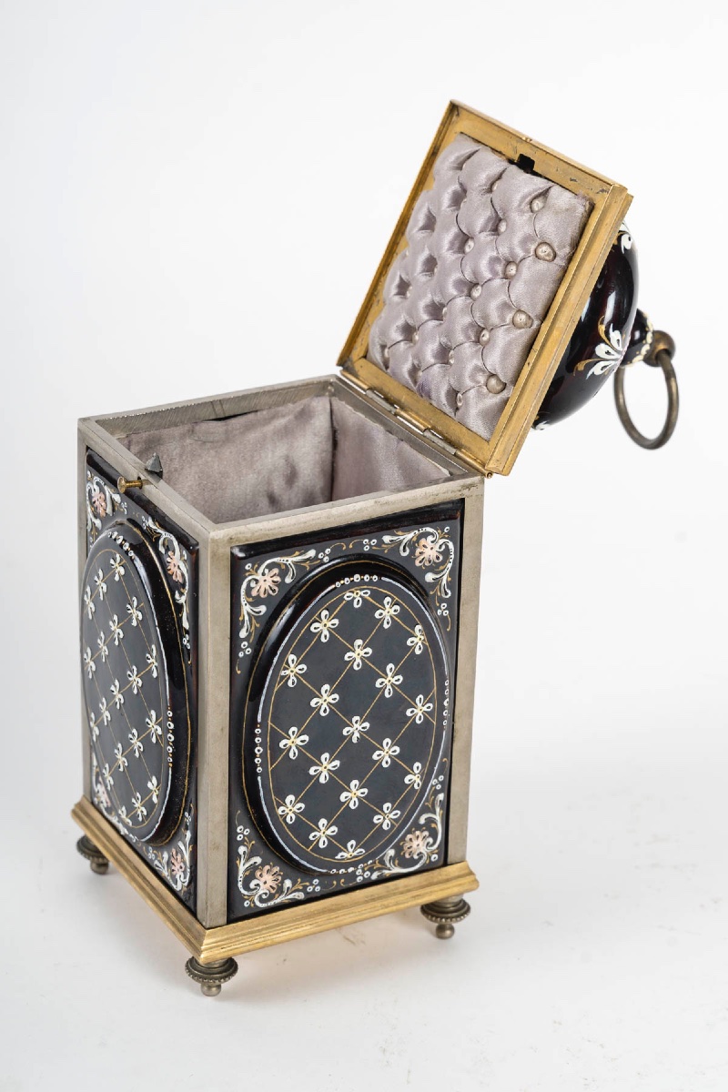 Un coffré à bijoux en émail et bronze doré, fin XIXème siècle -photo-4
