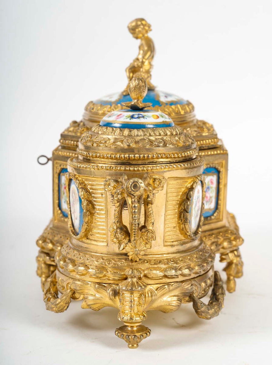 Un coffret à bijoux en bronze doré et porcelaine, fin XIXème siècle -photo-3