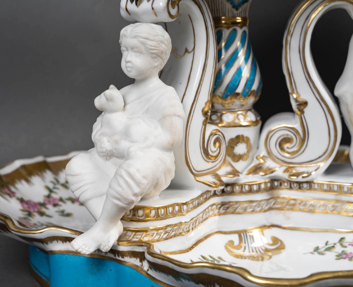 Un  centre de table en porcelaine; début XXème  siècle -photo-3
