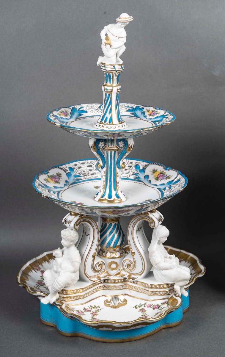 Un  centre de table en porcelaine; début XXème  siècle 