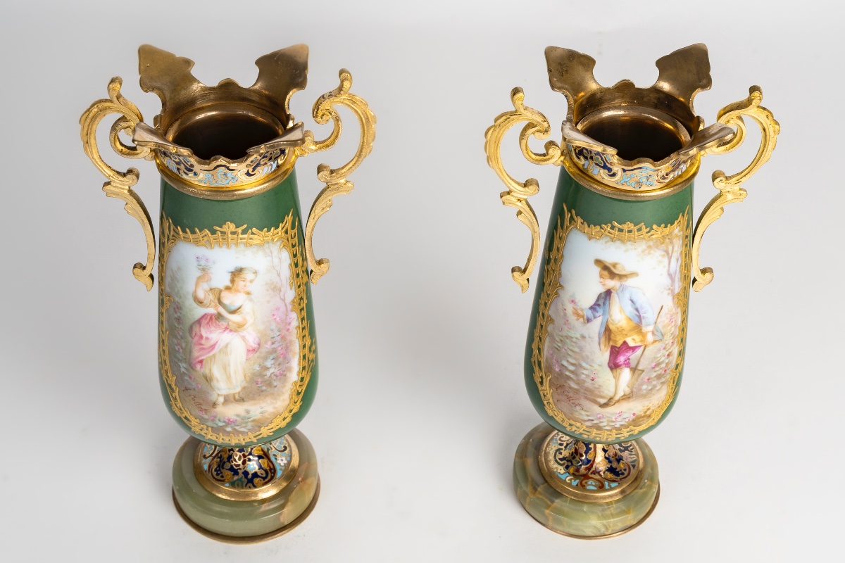 A Pair Of Porcelain And Cloisonné Bronze Vases, Late 19th Century -photo-2