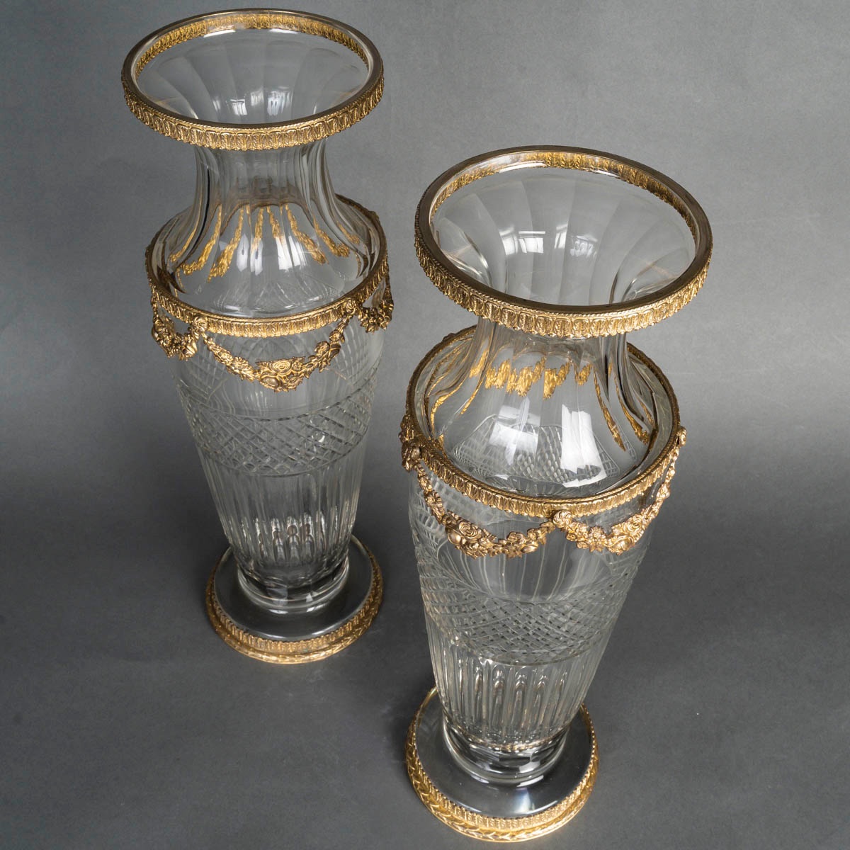 Cristal une paire de grands vases en cristal, ornementation en bronze doré, fin XIXème siècle -photo-4