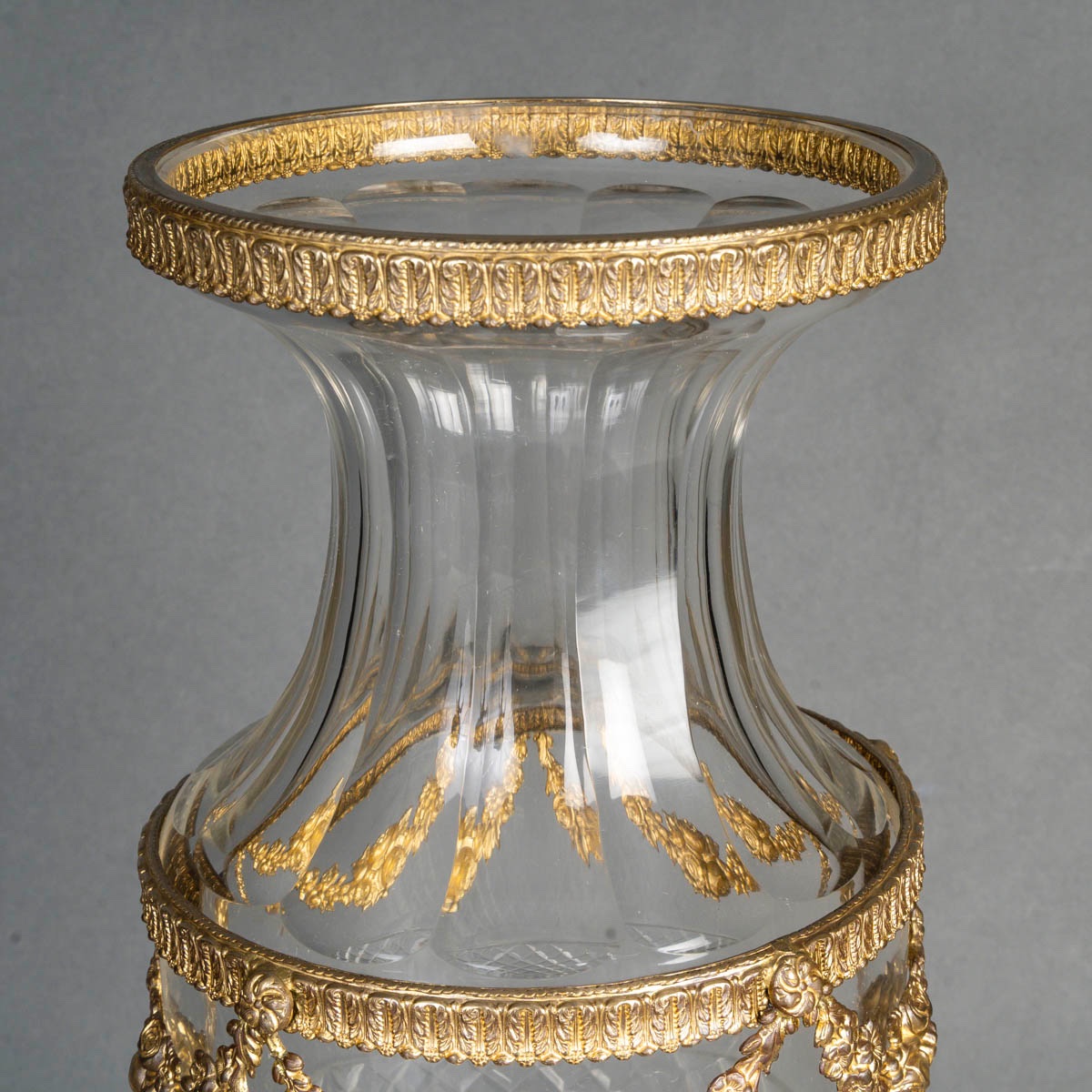 Cristal une paire de grands vases en cristal, ornementation en bronze doré, fin XIXème siècle -photo-5