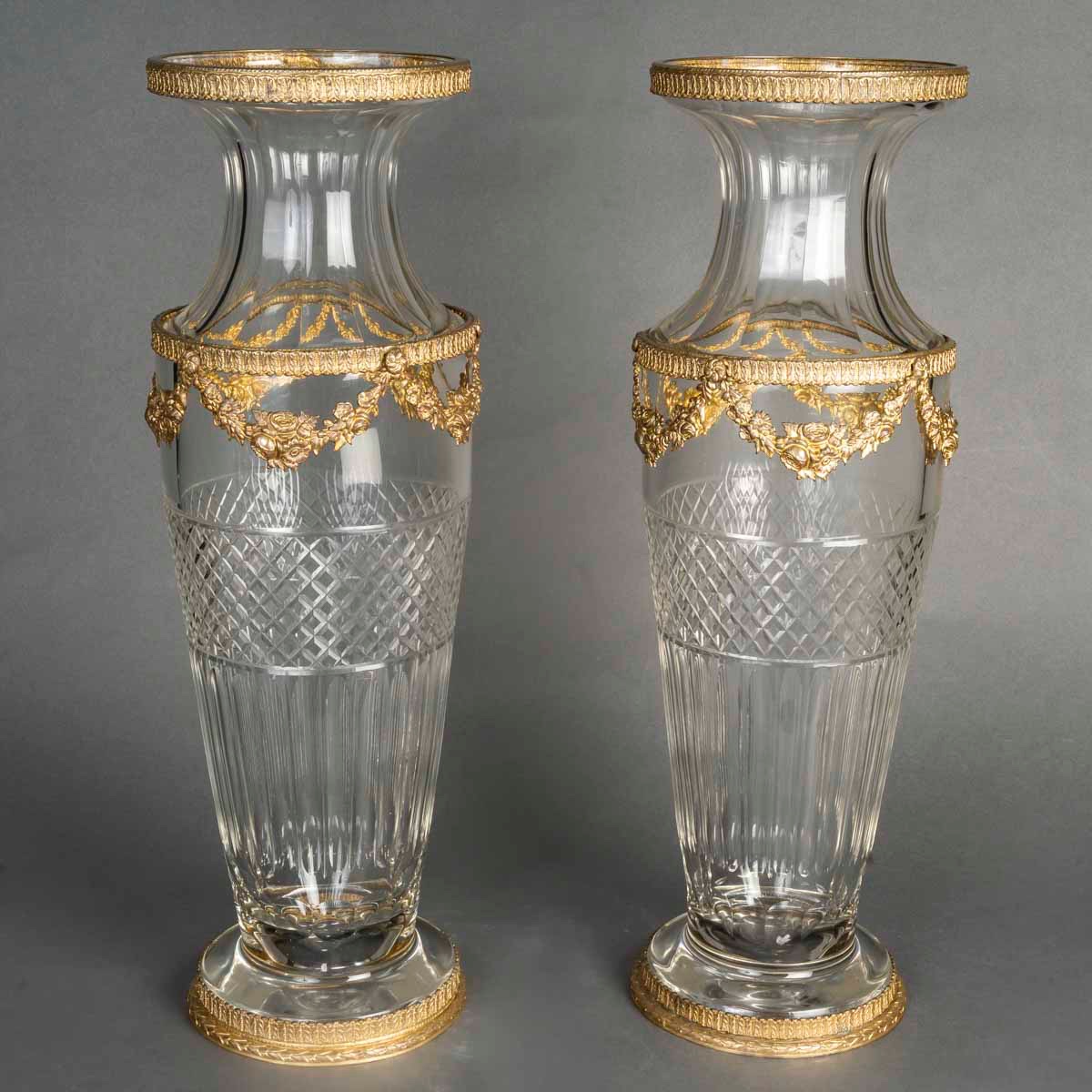 Cristal une paire de grands vases en cristal, ornementation en bronze doré, fin XIXème siècle 