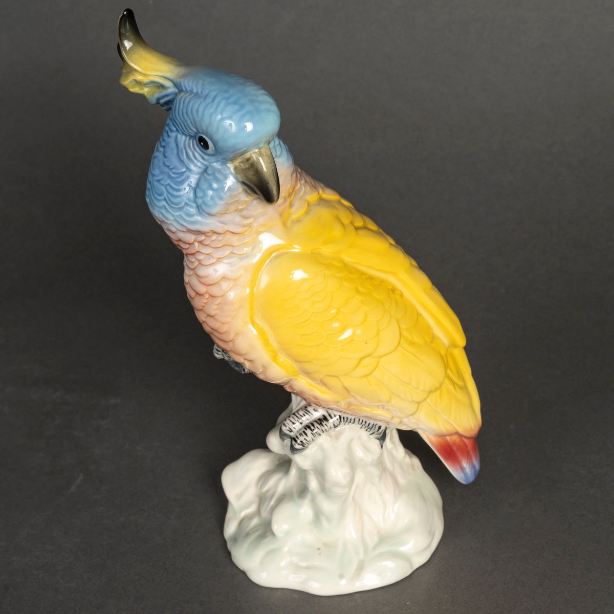 A Porcelain Parrot Sculpture, Early 20th Century -photo-4