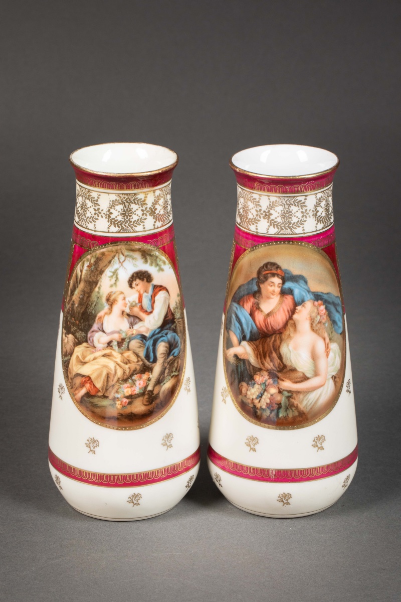 Une paire de vases en porcelaine, fin XIXème siècle -photo-3