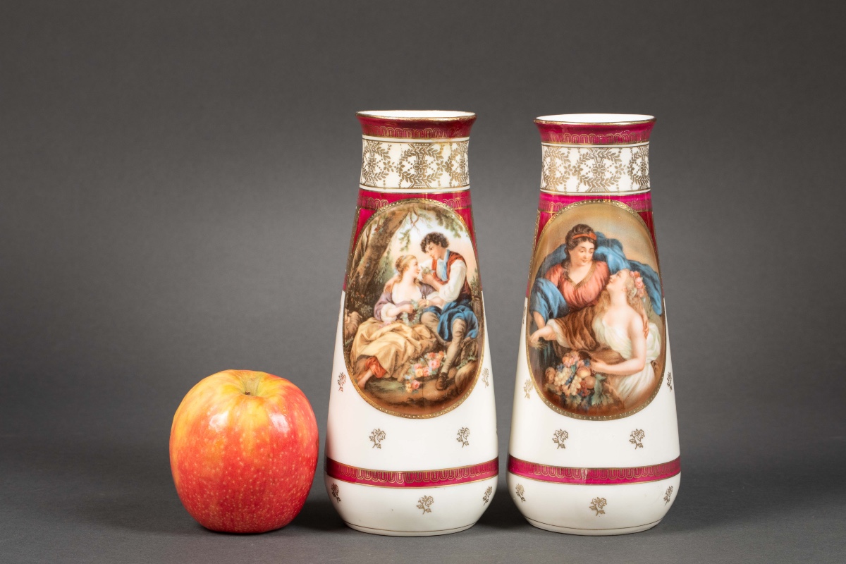 Une paire de vases en porcelaine, fin XIXème siècle -photo-2