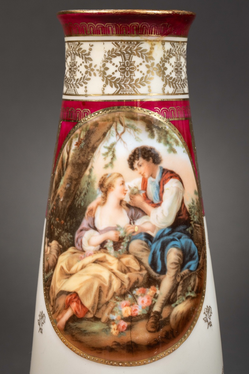 Une paire de vases en porcelaine, fin XIXème siècle -photo-1