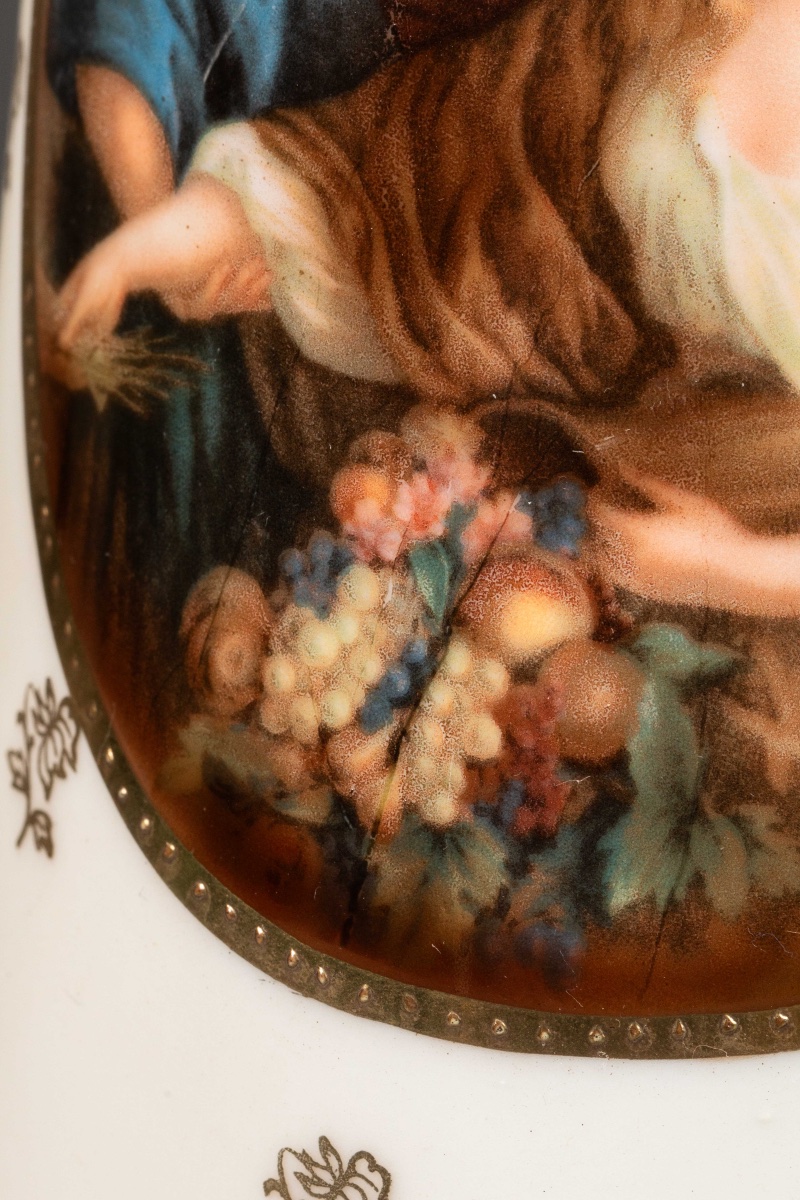 Une paire de vases en porcelaine, fin XIXème siècle -photo-6