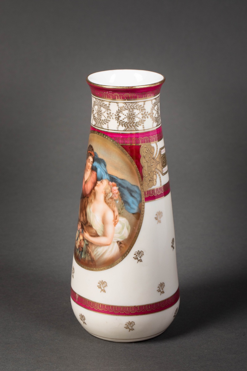 Une paire de vases en porcelaine, fin XIXème siècle -photo-7