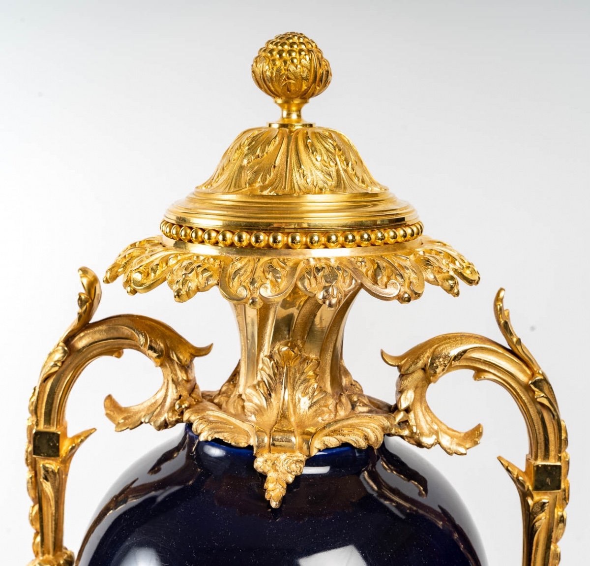 Un vase en porcelaine monté lampe, fin XIXème siècle -photo-1