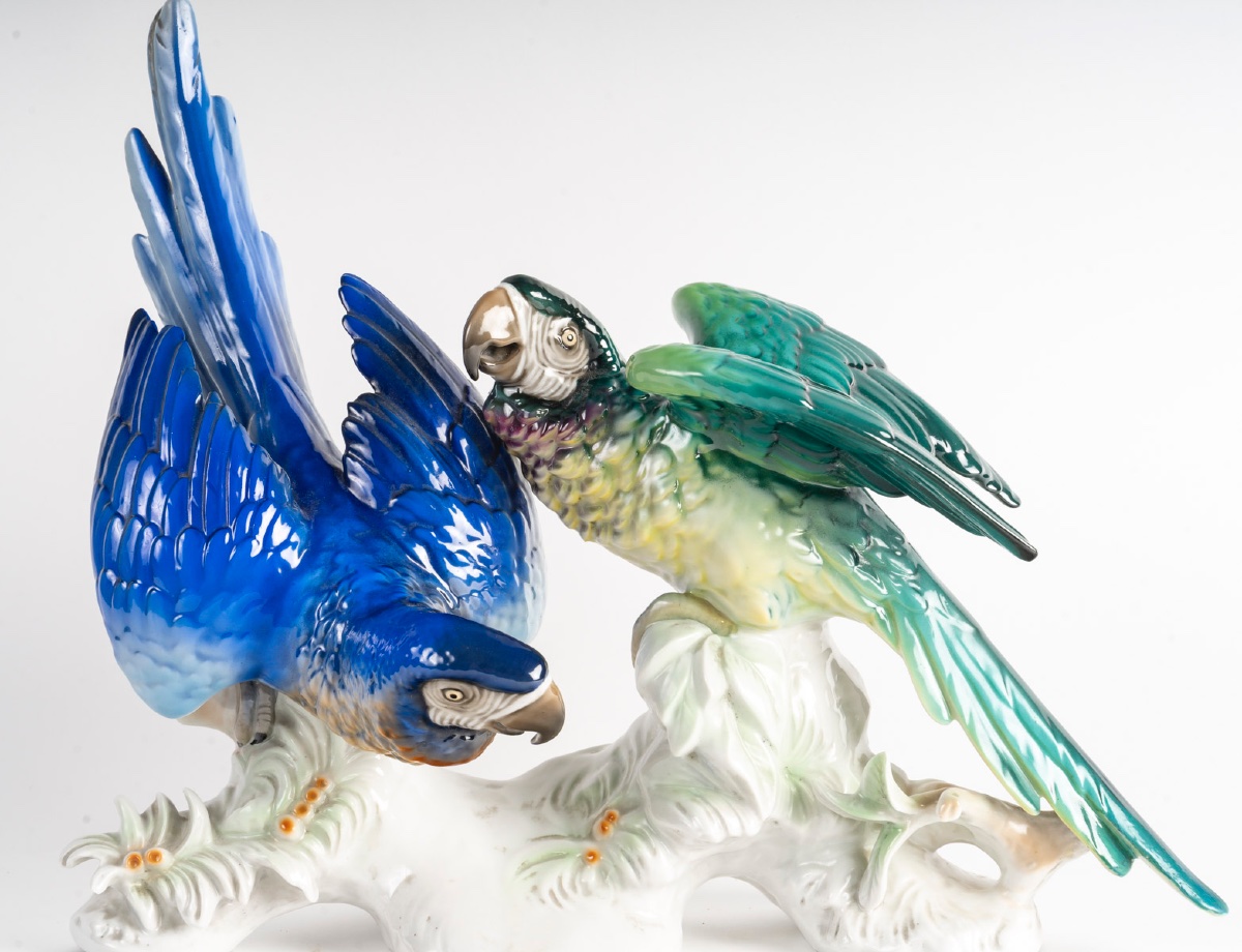 Un groupe en porcelaine de deux sculptures de perroquets début XXème siècle -photo-2