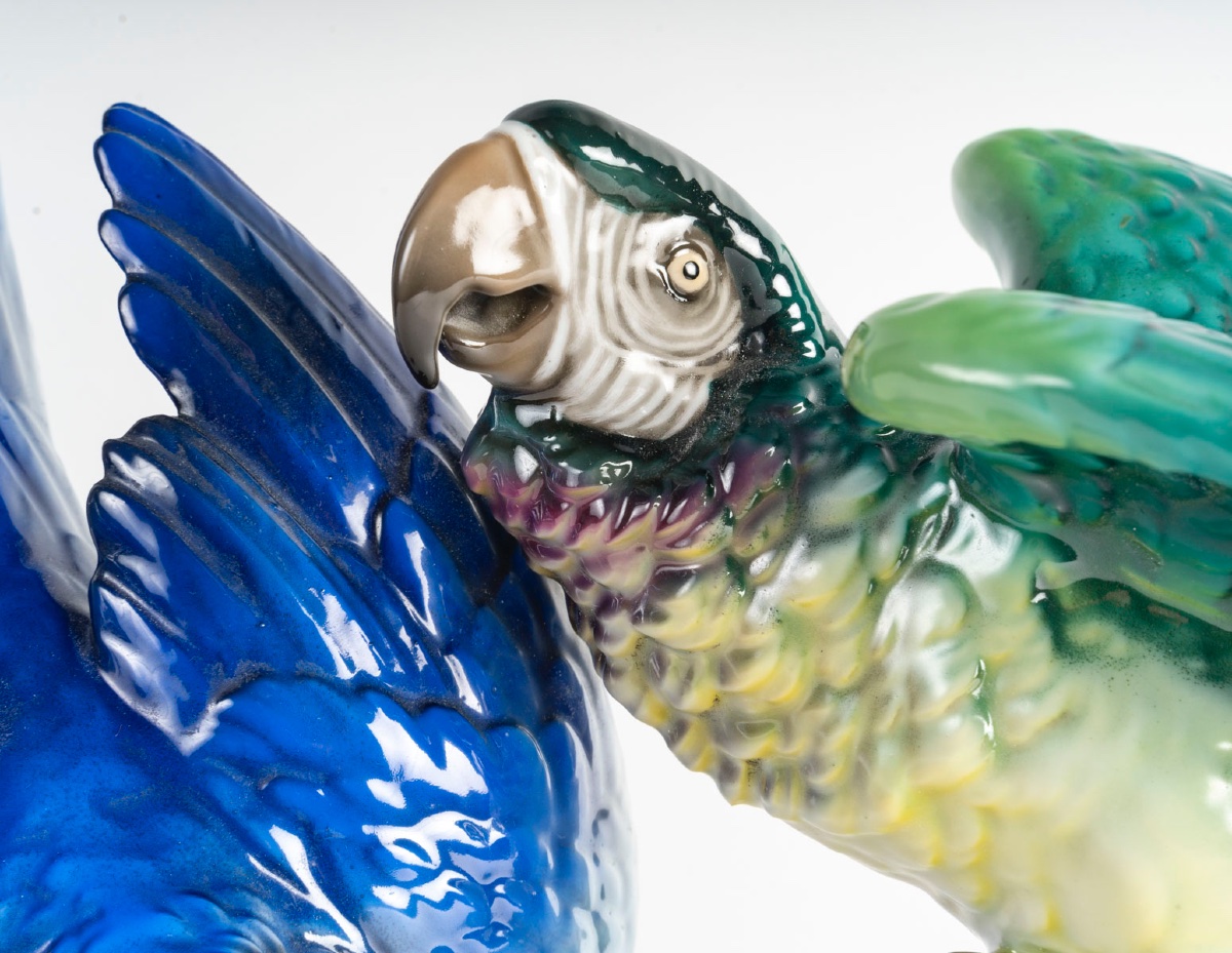 Un groupe en porcelaine de deux sculptures de perroquets début XXème siècle -photo-3
