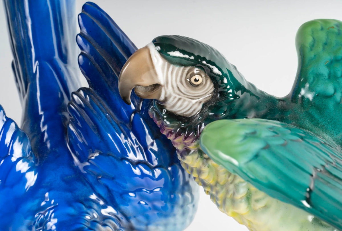 Un groupe en porcelaine de deux sculptures de perroquets début XXème siècle -photo-4