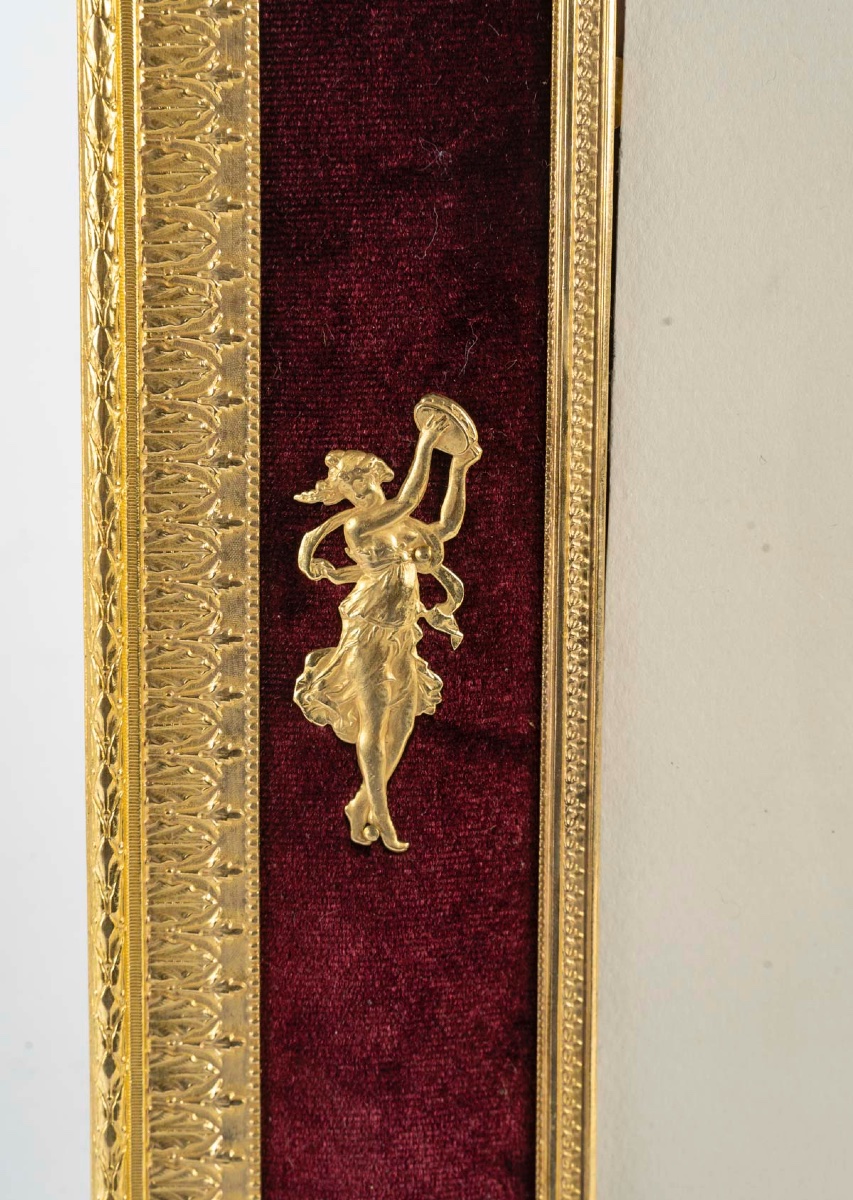 Un cadre photo en bronze doré de style Louis XVI, fin XIXème siècle -photo-4