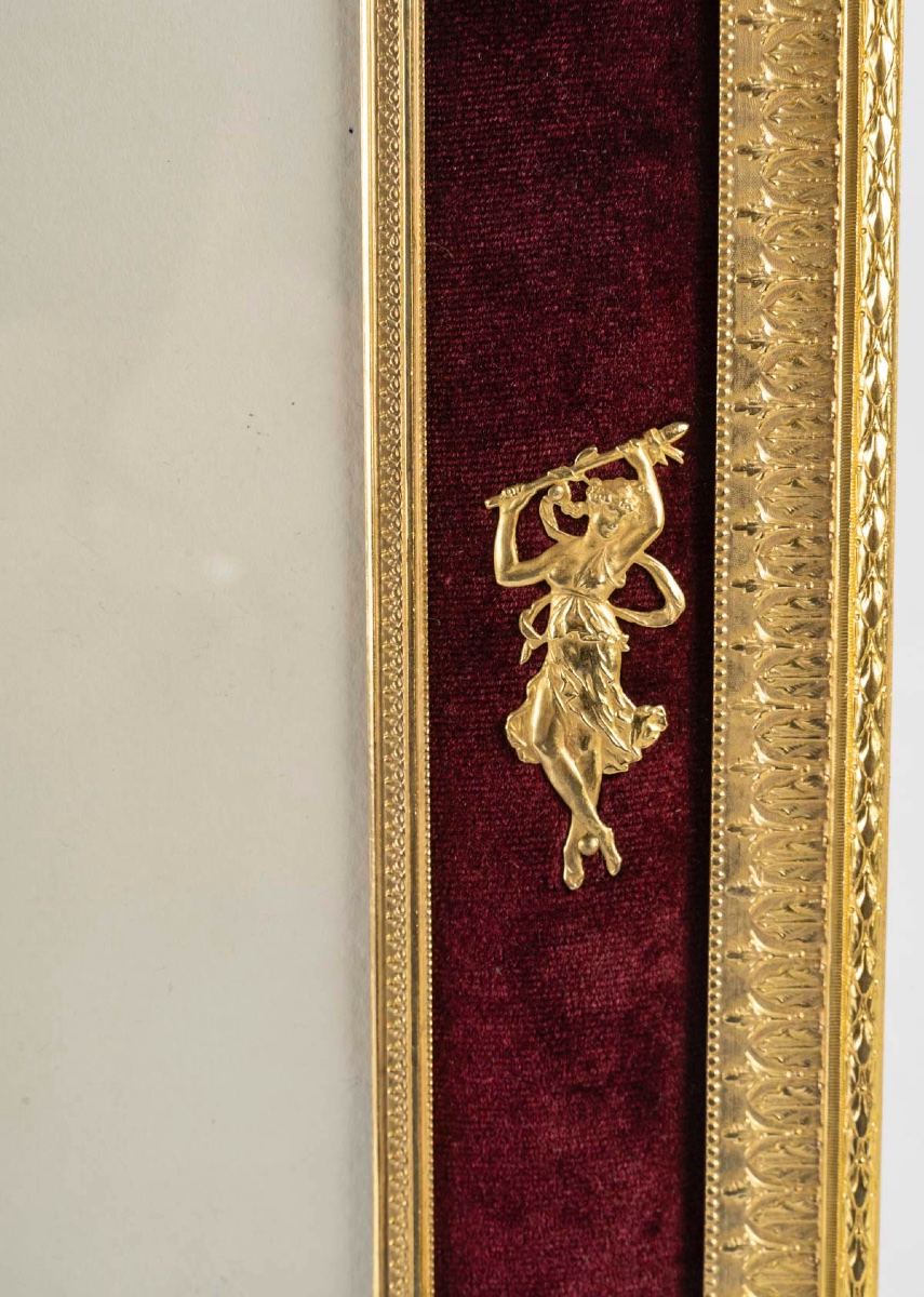 Un cadre photo en bronze doré de style Louis XVI, fin XIXème siècle -photo-5