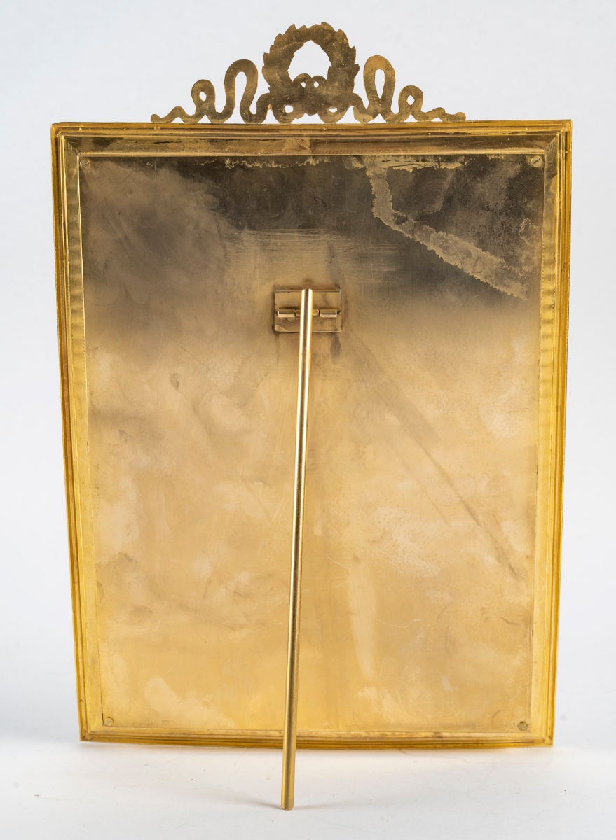 Un cadre photo en bronze doré de style Louis XVI, fin XIXème siècle -photo-7
