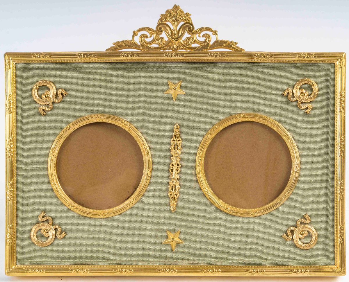 Un cadre photos double, de style louis XVI, fin XIXème siècle 