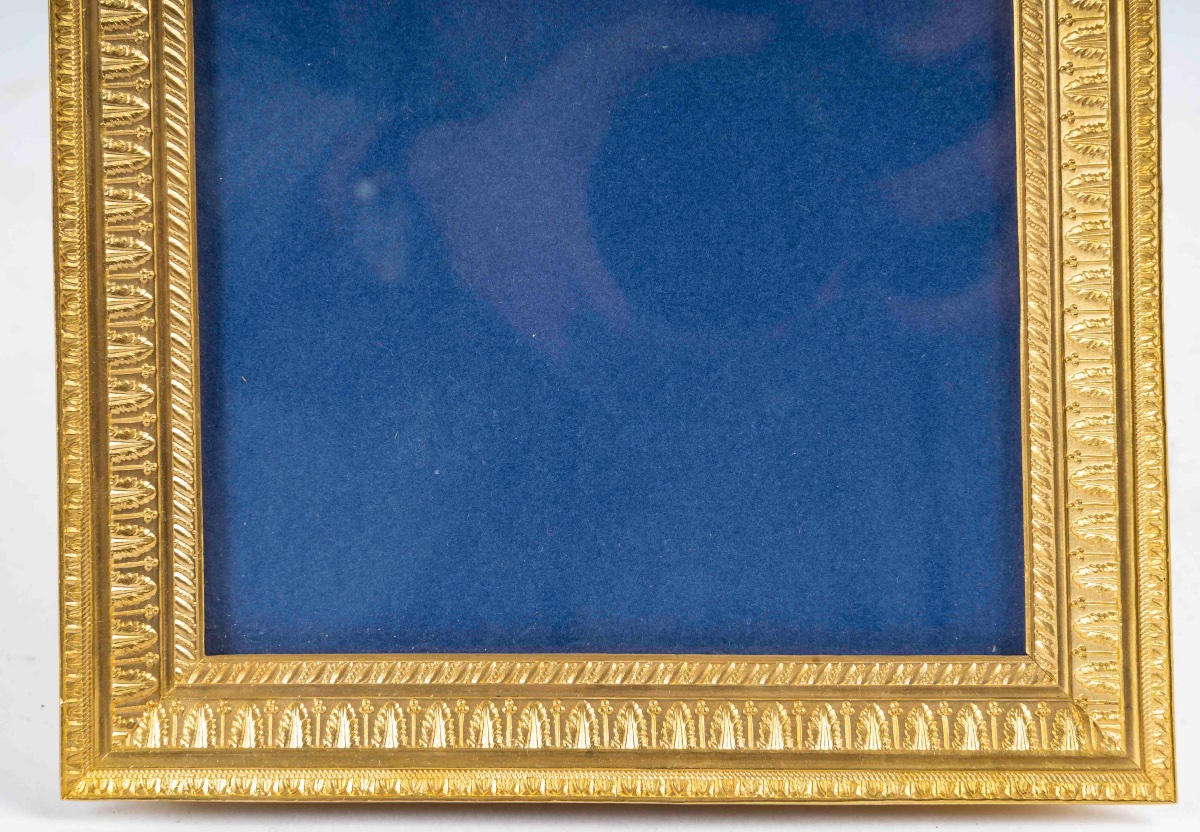 Un cadre photo en bronze doré de style louis XVI, fin XIXème siècle -photo-3