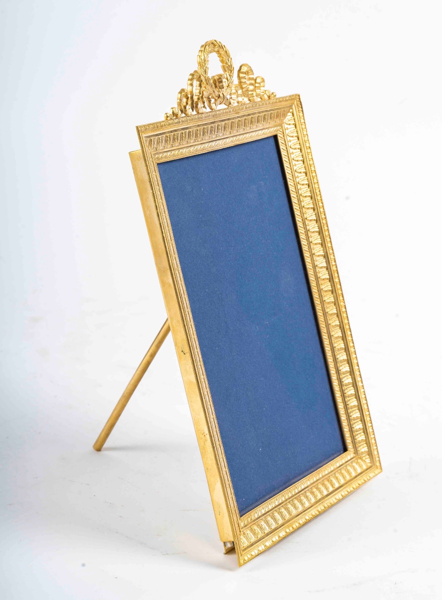 Un cadre photo en bronze doré de style louis XVI, fin XIXème siècle -photo-5