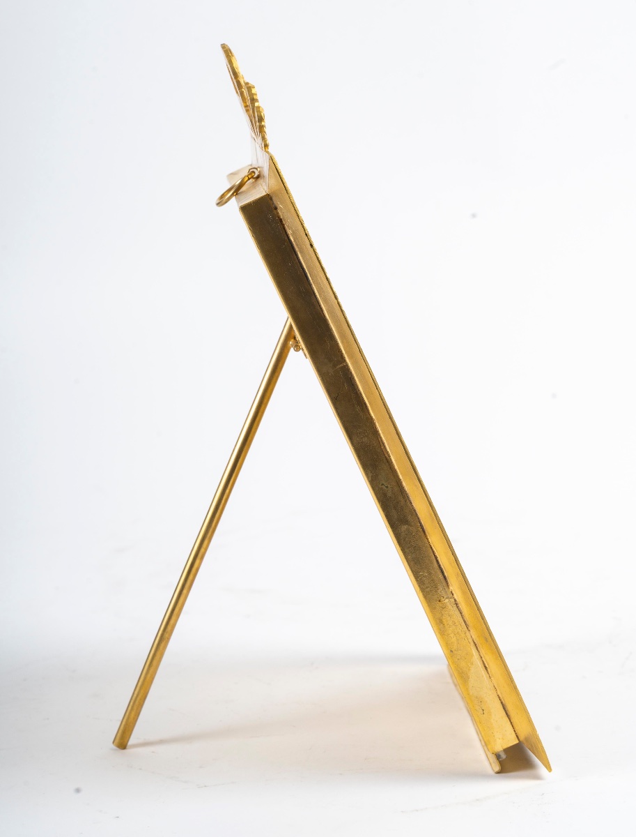 Un cadre photo en bronze doré de style louis XVI, fin XIXème siècle -photo-6