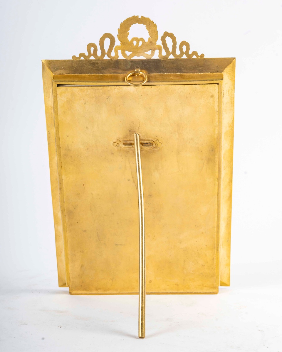 Un cadre photo en bronze doré de style louis XVI, fin XIXème siècle -photo-7