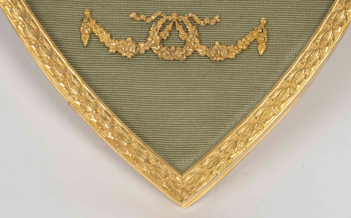Un cadre photo à accrocher en bronze doré, fin XIXème siècle -photo-7