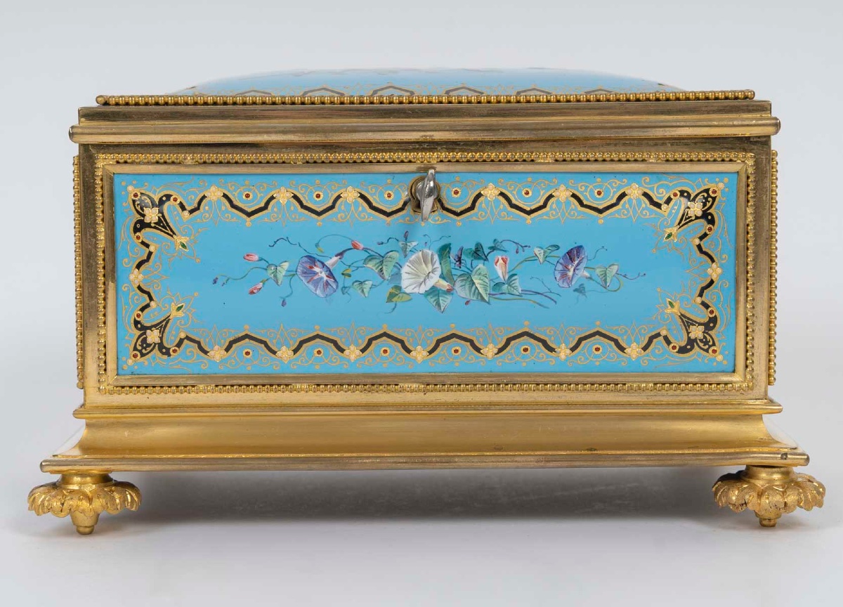Un coffret à bijoux en bronze doré et émail, fin XIXème siècle -photo-2