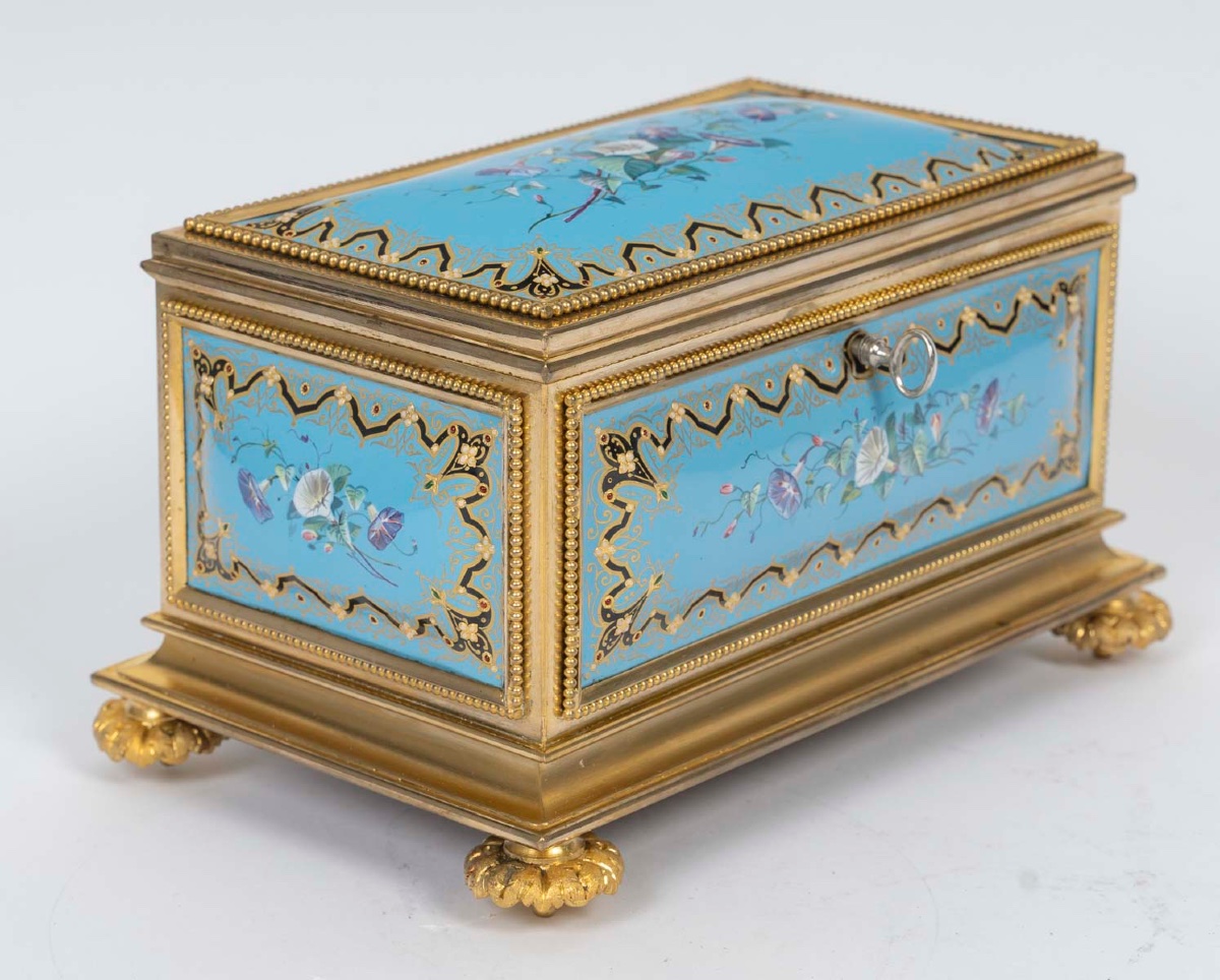 Un coffret à bijoux en bronze doré et émail, fin XIXème siècle -photo-4