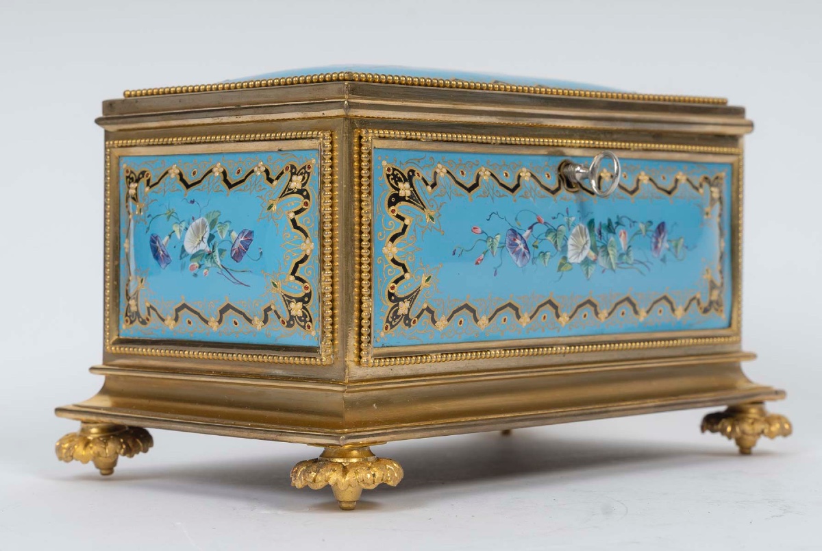 Un coffret à bijoux en bronze doré et émail, fin XIXème siècle -photo-1