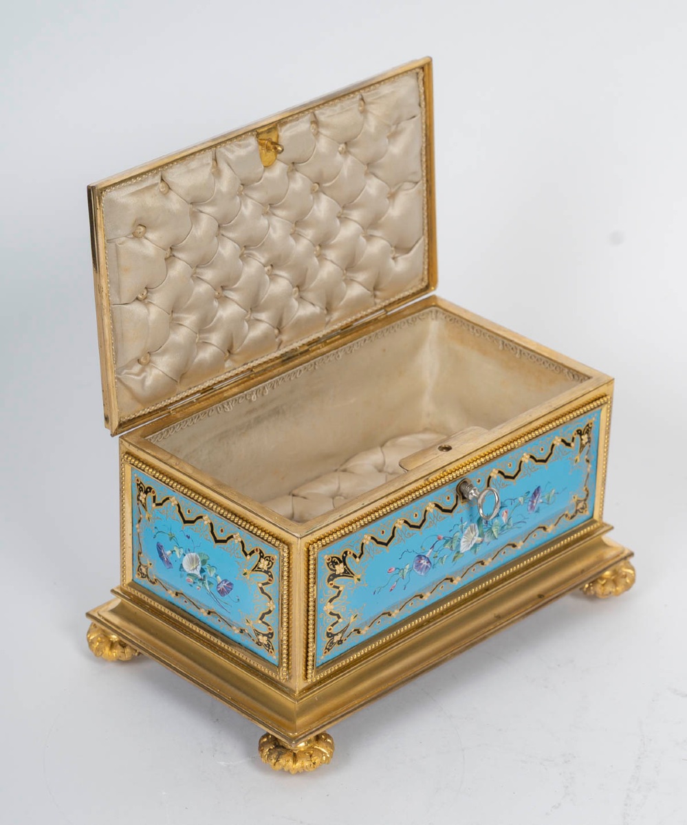 Un coffret à bijoux en bronze doré et émail, fin XIXème siècle -photo-2