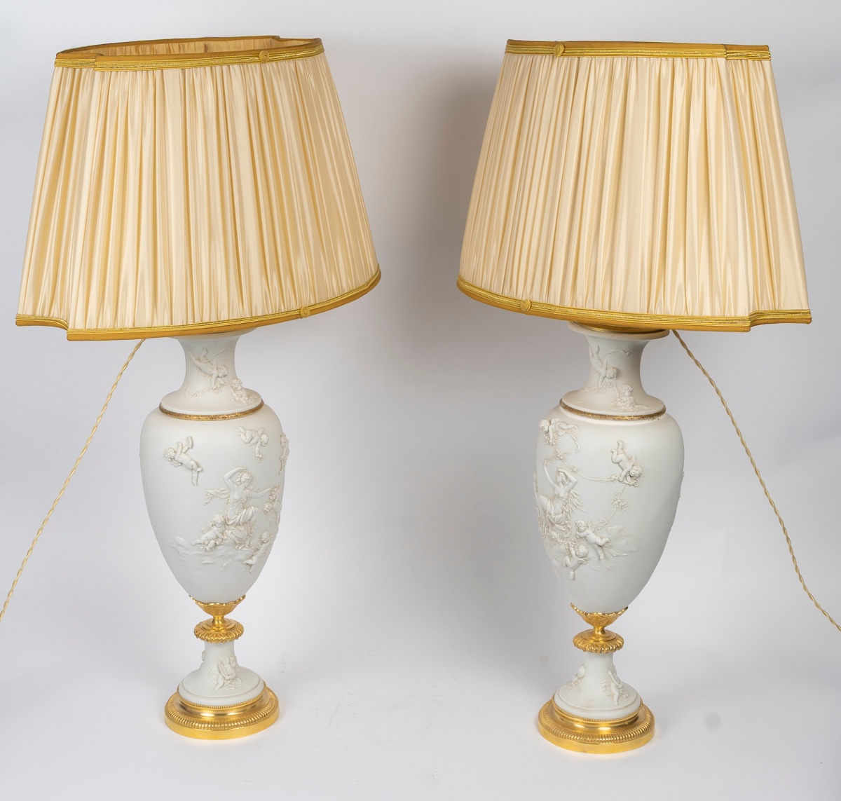 Une paire de lampes en porcelaine de biscuit de Sèvres, fin XIXème siècle -photo-2
