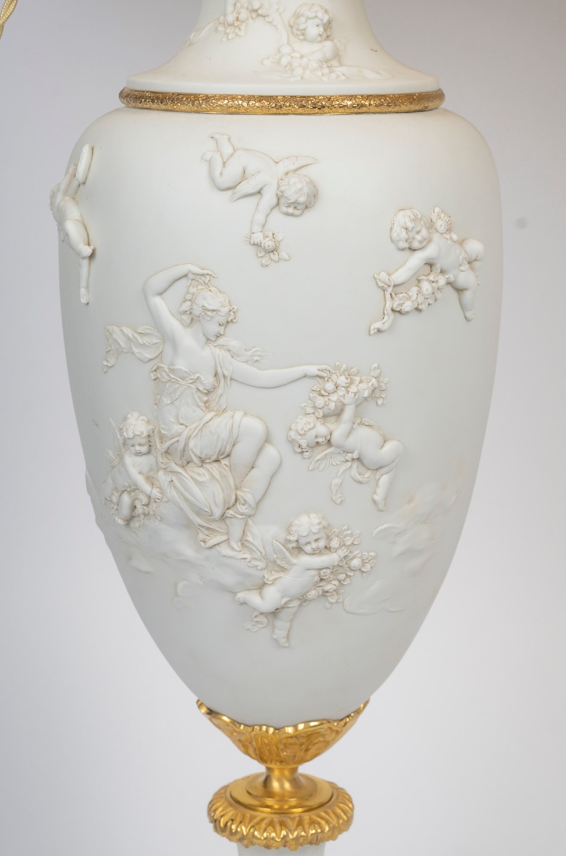 Une paire de lampes en porcelaine de biscuit de Sèvres, fin XIXème siècle -photo-1
