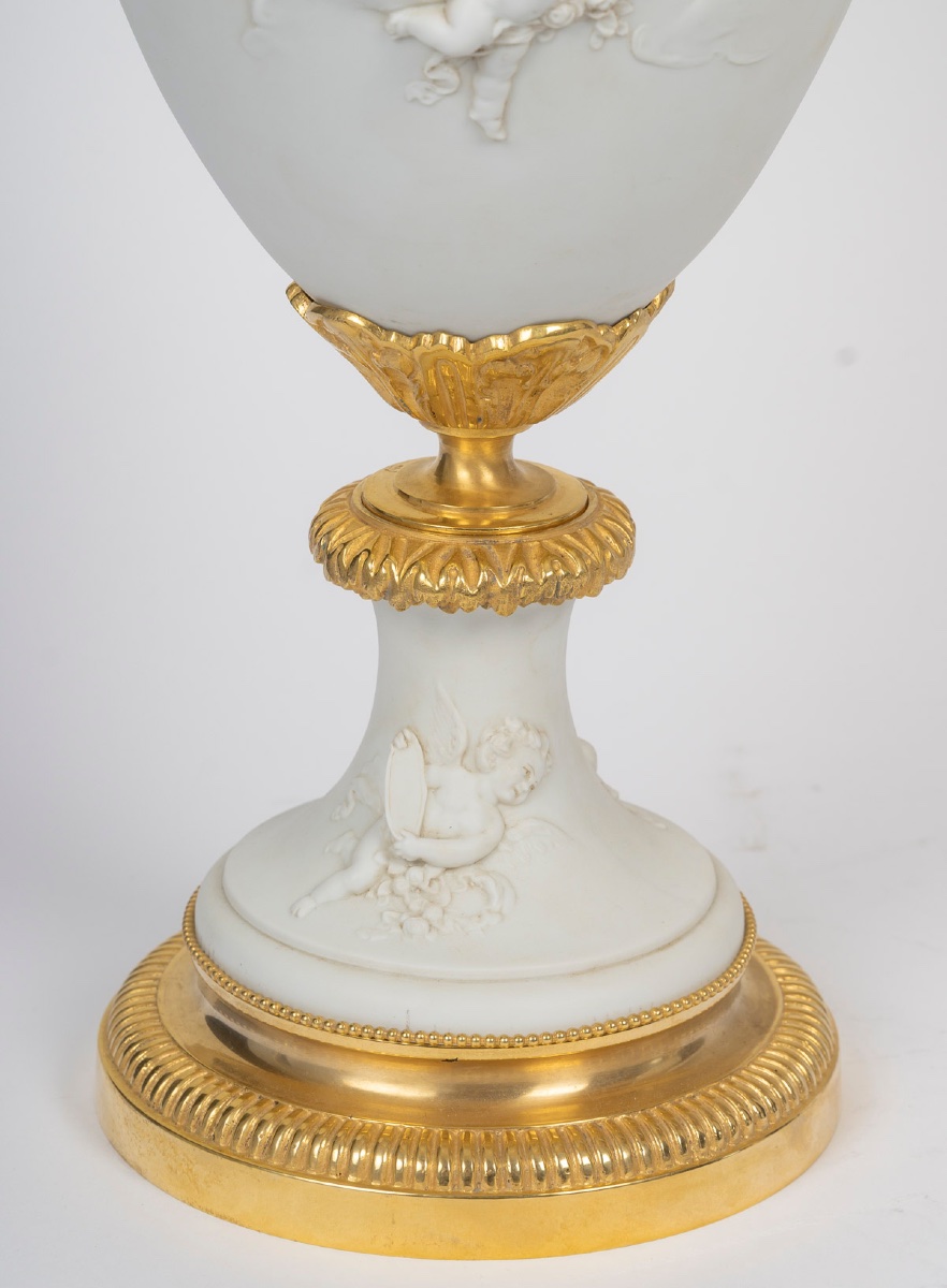 Une paire de lampes en porcelaine de biscuit de Sèvres, fin XIXème siècle -photo-2