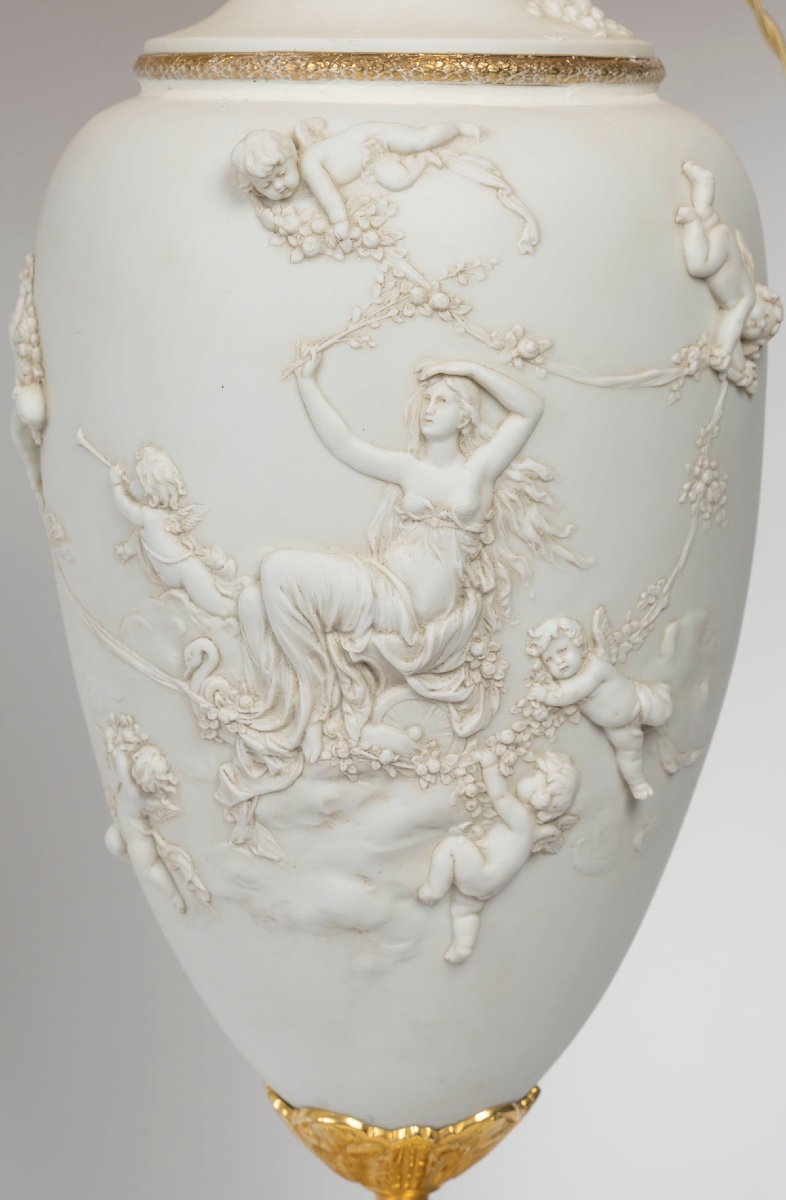 Une paire de lampes en porcelaine de biscuit de Sèvres, fin XIXème siècle -photo-3