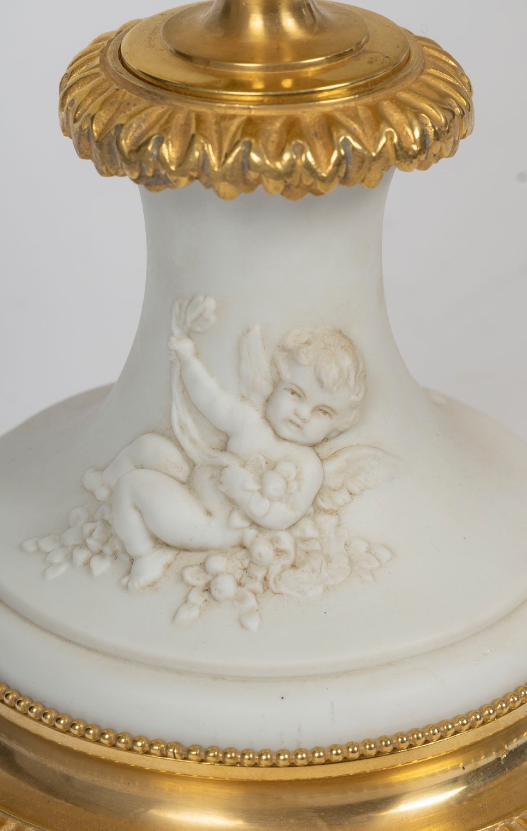 Une paire de lampes en porcelaine de biscuit de Sèvres, fin XIXème siècle -photo-8