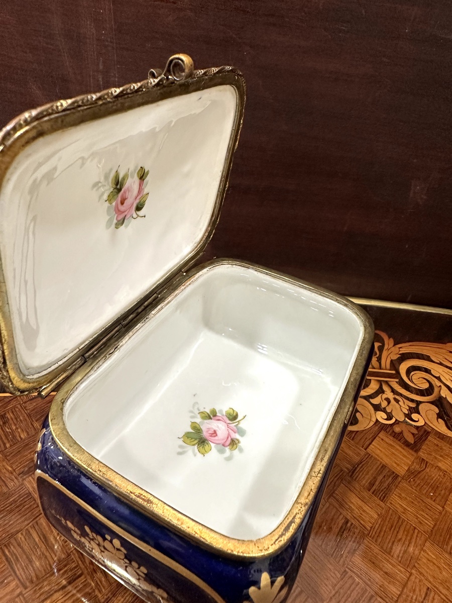 A Sèvres Porcelain Jewelry Box, Late 19th Century -photo-4