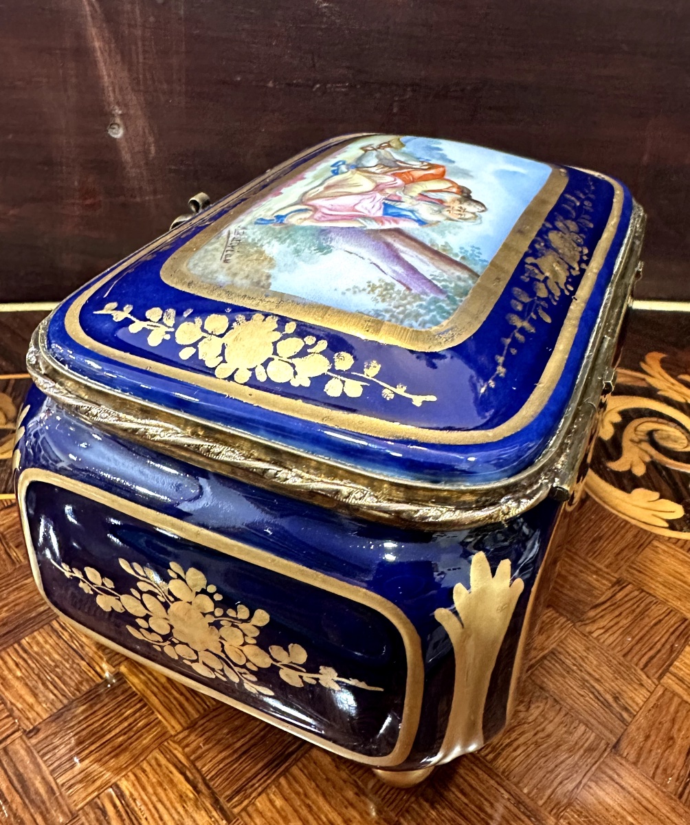 A Sèvres Porcelain Jewelry Box, Late 19th Century -photo-7