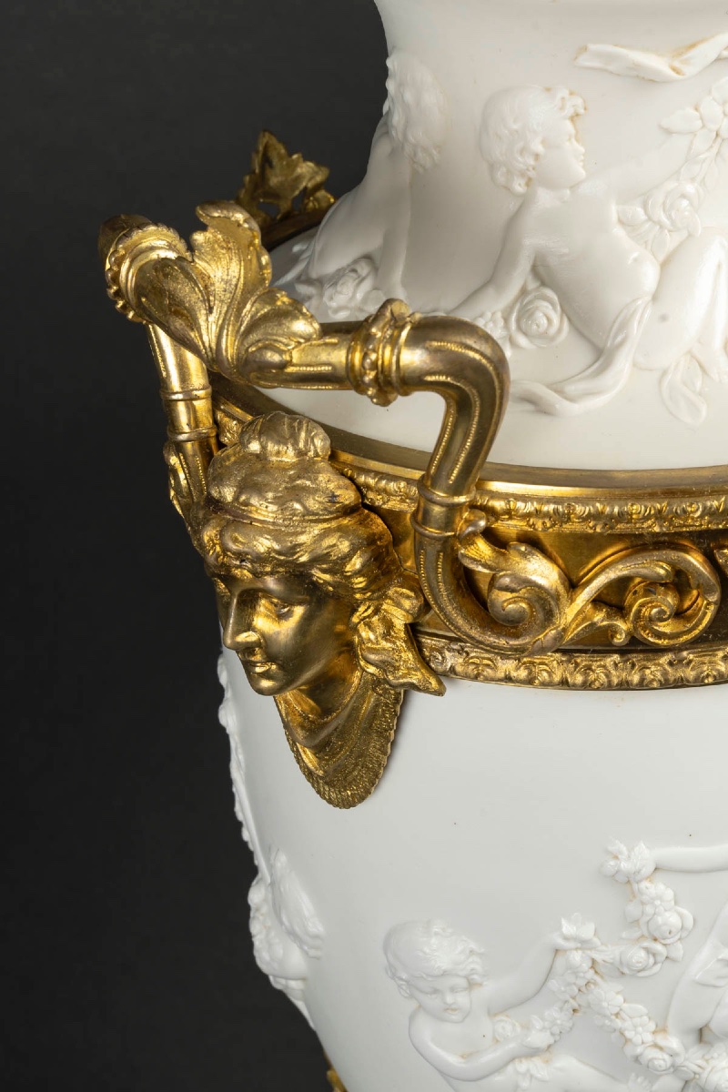 Une paire de grands vases en porcelaine de biscuit, fin XIXème siècle -photo-5