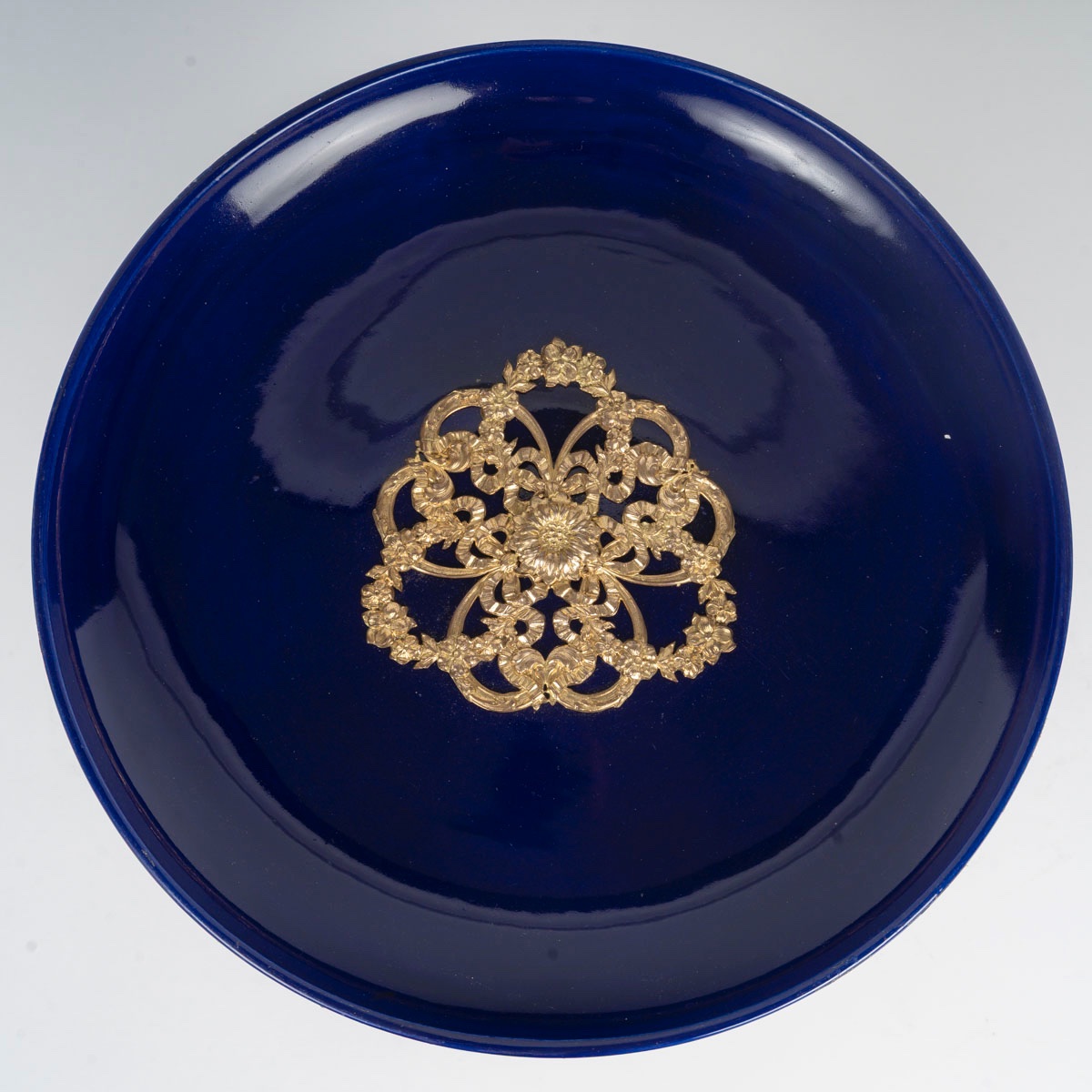 A Porcelain And Biscuit Porcelain Bowl, Late 19th Century -photo-4