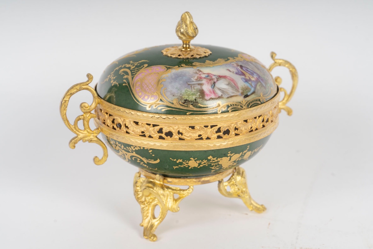 Une bonbonnière en porcelaine, sèvres XIXème siècle -photo-2