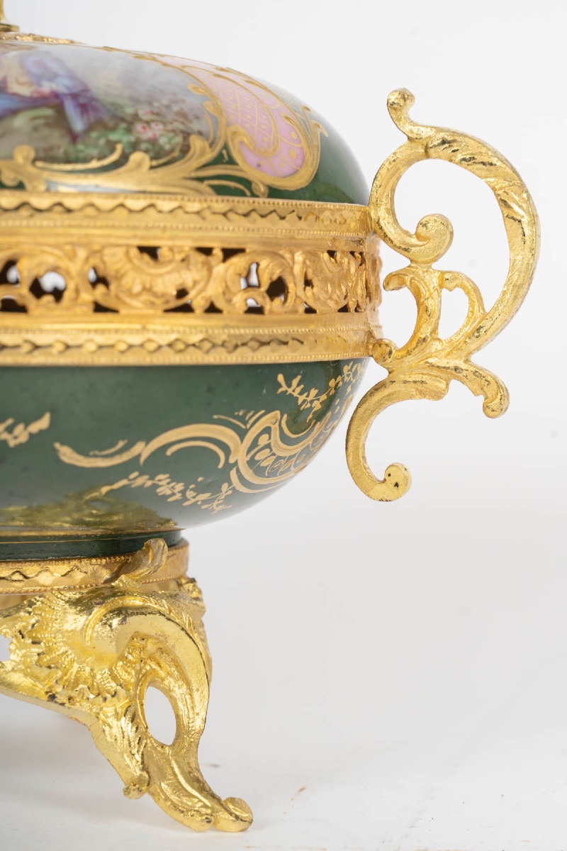 Une bonbonnière en porcelaine, sèvres XIXème siècle -photo-2